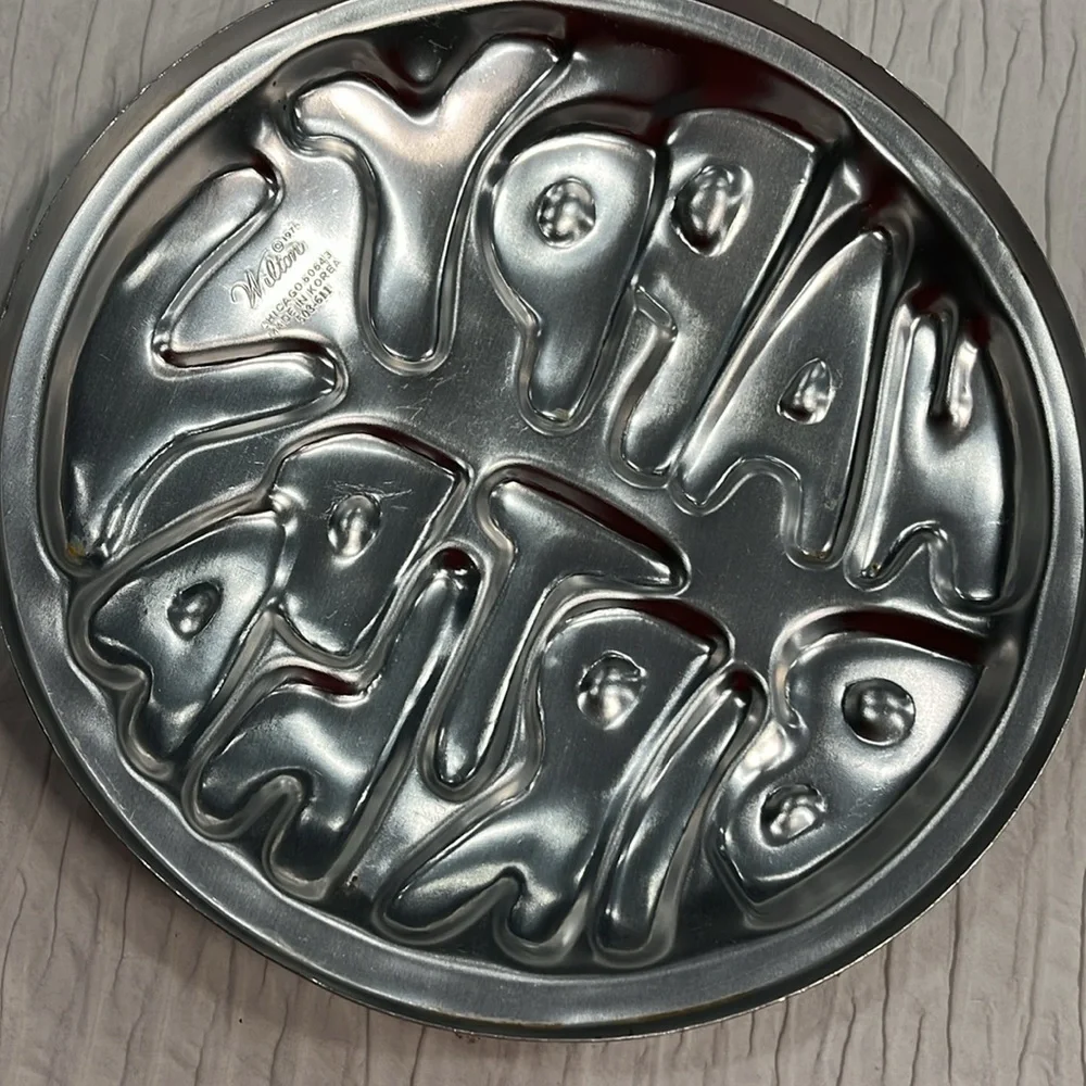 Wilton‎ mold  Happy Birthday cake mold